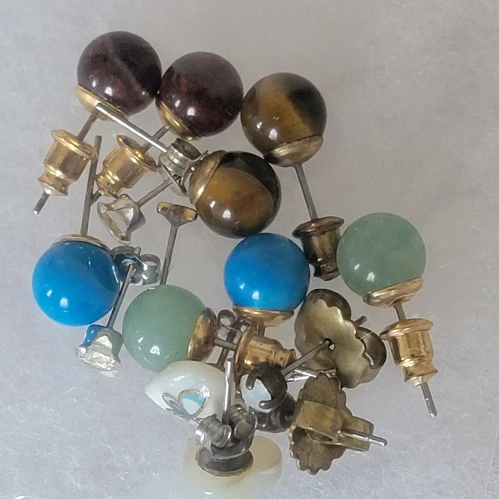 Mixed Lot of Stud Earring - Picture 2 of 2